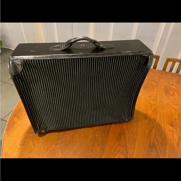 The French Company 1970s Vintage Luxury Luggage - Picture 6 of 14